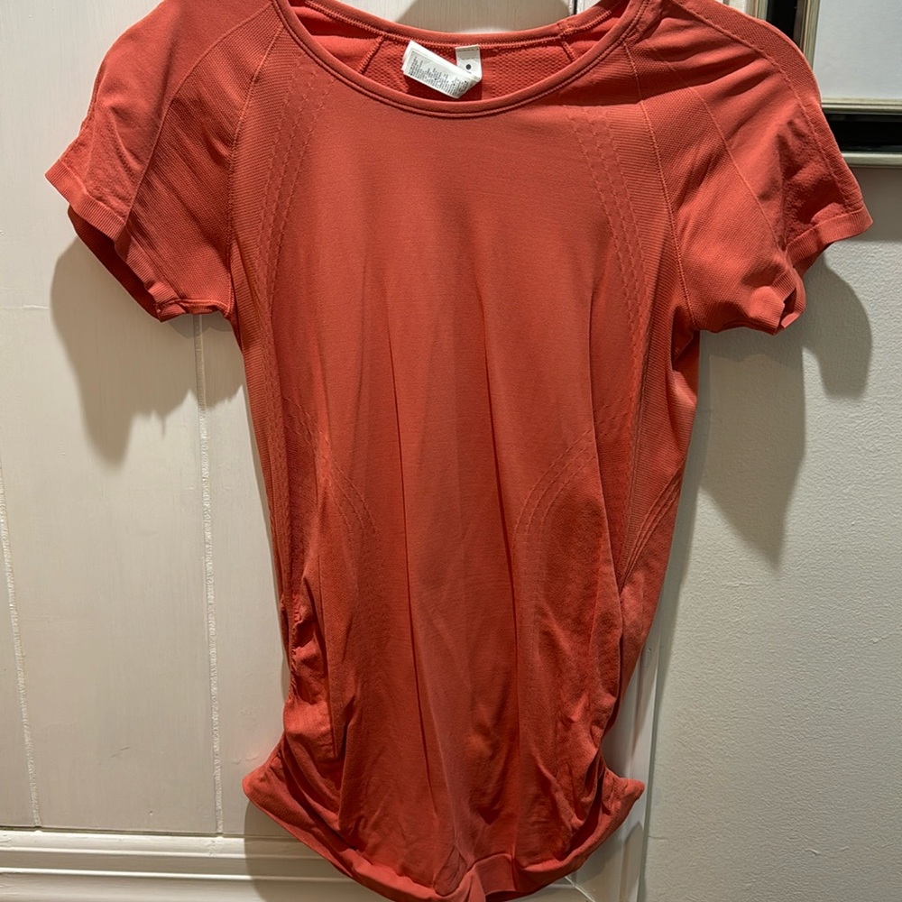 Women’s short sleeve Momentum Athleta shirt